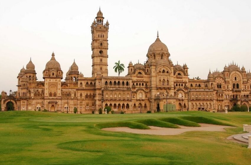  ಲಕ್ಷ್ಮಿವಿಲಾಸ ಅರಮನೆ – ಬರೋಡ