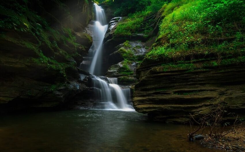  ಭೋರ್ಗರೆವ ಎರ್ಮಾಯಿ ಜಲಪಾತ