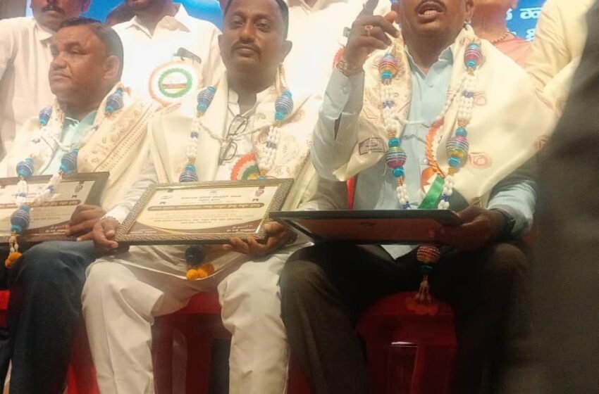  ರಾಜ್ಯ ಮಟ್ಟದ ಶ್ರೇಷ್ಠ ಶಿಕ್ಷಕ ಪ್ರಶಸ್ತಿ ಸ್ವೀಕರಿಸಿದ ಶ್ರೀ ಎಂ.ಎಚ್. ಪೂಜಾರಿ